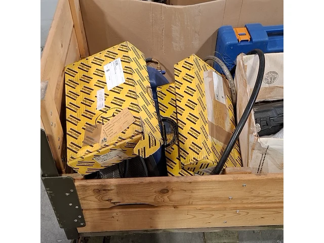 Diverse garage inventaris en pneumatisch gereedschap, o.a atlas copco, value - afbeelding 5 van  8