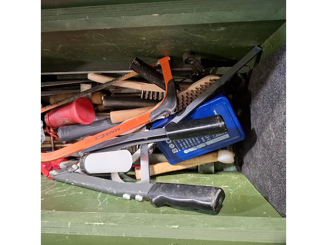 Diverse garage inventaris, o.a. kemppi, metabo - afbeelding 12 van  16