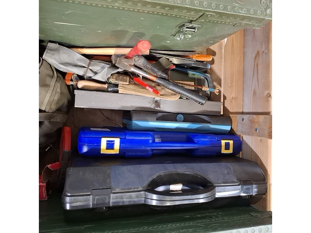 Diverse garage inventaris, o.a. kemppi, metabo - afbeelding 14 van  16