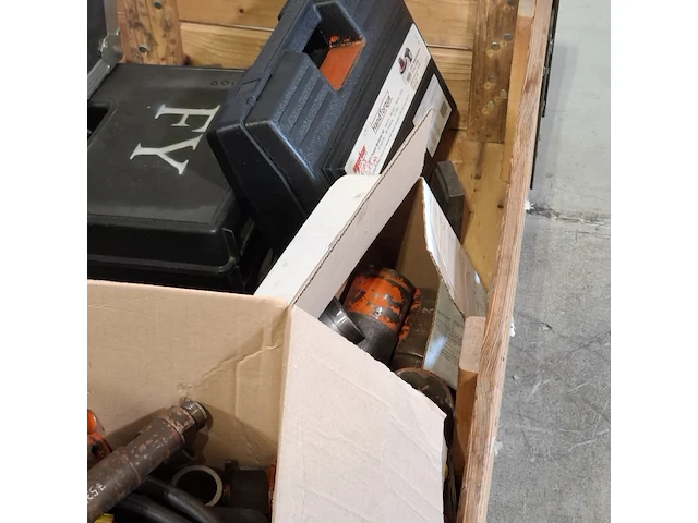 Diverse garage inventaris - afbeelding 4 van  9