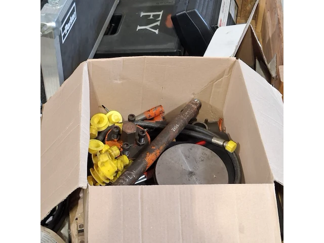 Diverse garage inventaris - afbeelding 5 van  9
