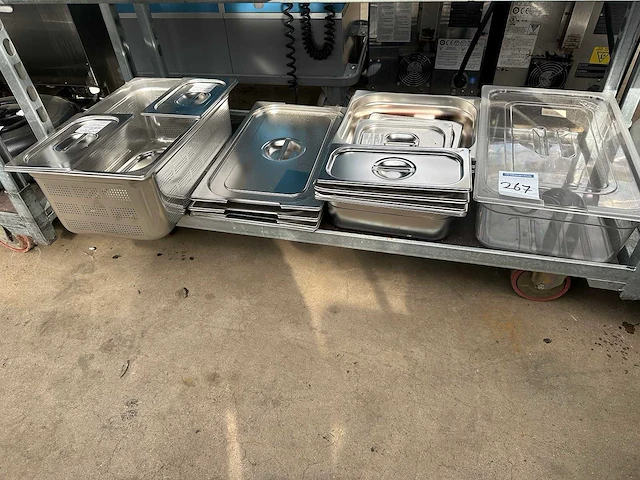 Diverse gastronormbakken - afbeelding 1 van  4