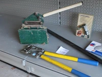Diverse gereedschappen w.o. stootijzer, platenschaar, perstang en zaagblad. - afbeelding 2 van  3