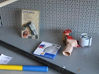 Diverse gereedschappen w.o. stootijzer, platenschaar, perstang en zaagblad. - afbeelding 3 van  3