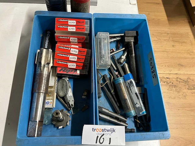 Diverse gereedschappen - afbeelding 1 van  4