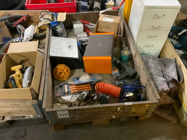 Diverse gereedschappen - afbeelding 1 van  3