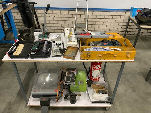 Diverse gereedschappen - afbeelding 1 van  7