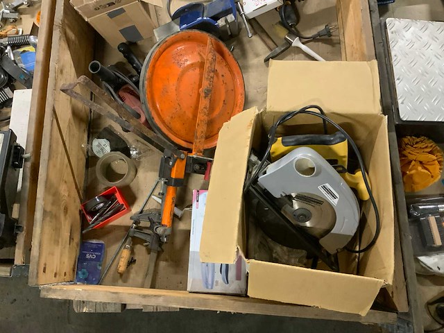 Diverse gereedschappen - afbeelding 2 van  3