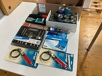 Diverse gereedschappenen accessoires - afbeelding 1 van  5