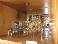 Diverse glaswerk en decoratiemateriaal - afbeelding 2 van  10