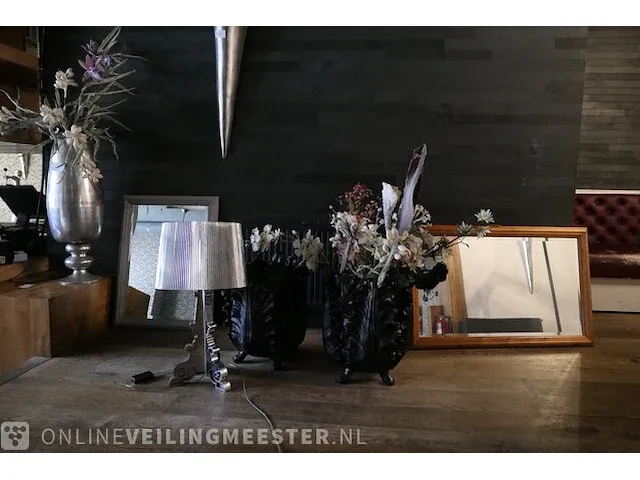 Diverse glaswerk en decoratiemateriaal - afbeelding 3 van  10