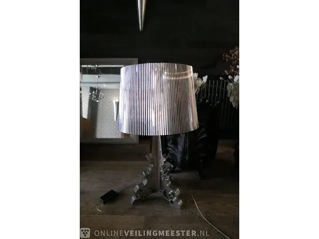 Diverse glaswerk en decoratiemateriaal - afbeelding 5 van  10