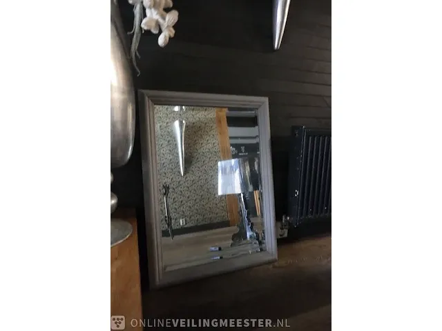 Diverse glaswerk en decoratiemateriaal - afbeelding 8 van  10