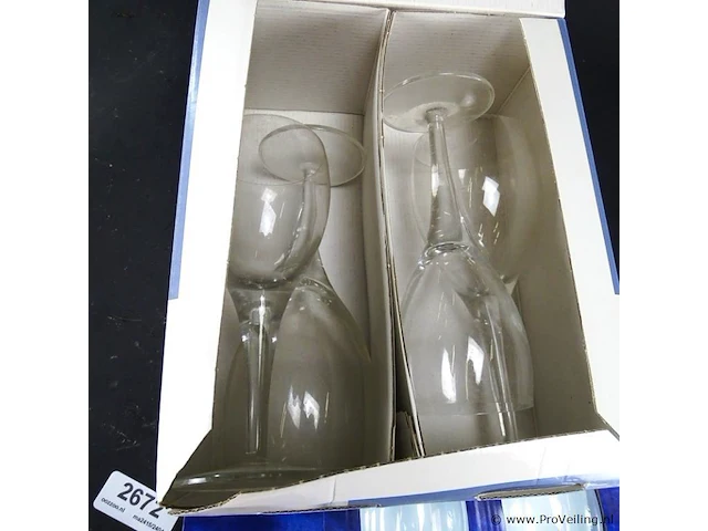Diverse glazen in verpakking - afbeelding 2 van  5