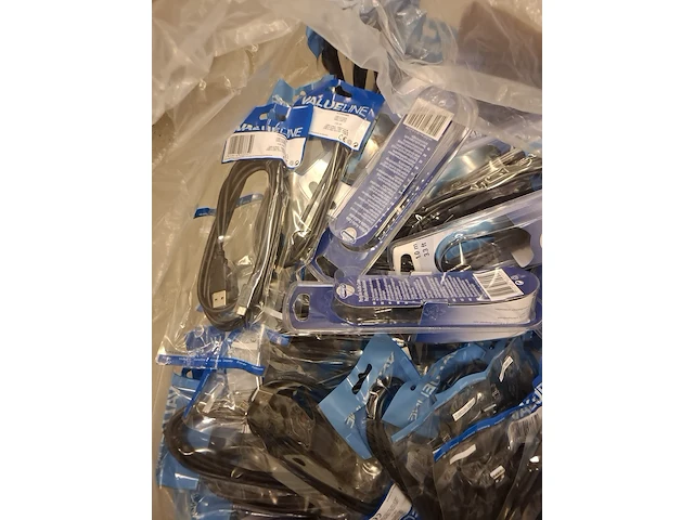 Diverse goederen w.o. elektronica, hygiëne en accessoires - afbeelding 2 van  72