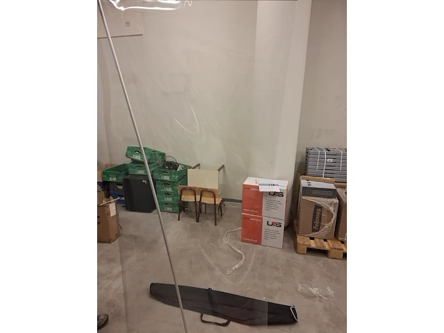 Diverse goederen w.o. elektronica, hygiëne en accessoires - afbeelding 16 van  72