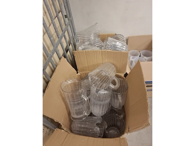 Diverse goederen w.o. elektronica, hygiëne en accessoires - afbeelding 33 van  72