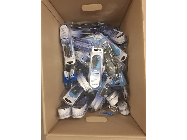 Diverse goederen w.o. elektronica, hygiëne en accessoires - afbeelding 34 van  72