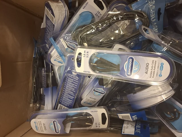 Diverse goederen w.o. elektronica, hygiëne en accessoires - afbeelding 45 van  72