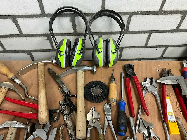 Diverse handgereedschappen - afbeelding 4 van  4