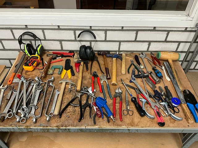 Diverse handgereedschappen - afbeelding 1 van  5