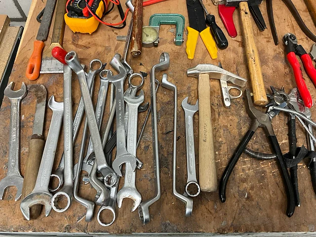 Diverse handgereedschappen - afbeelding 2 van  5