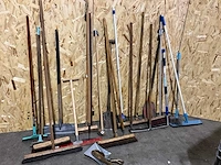 Diverse handgereedschappen - afbeelding 1 van  6