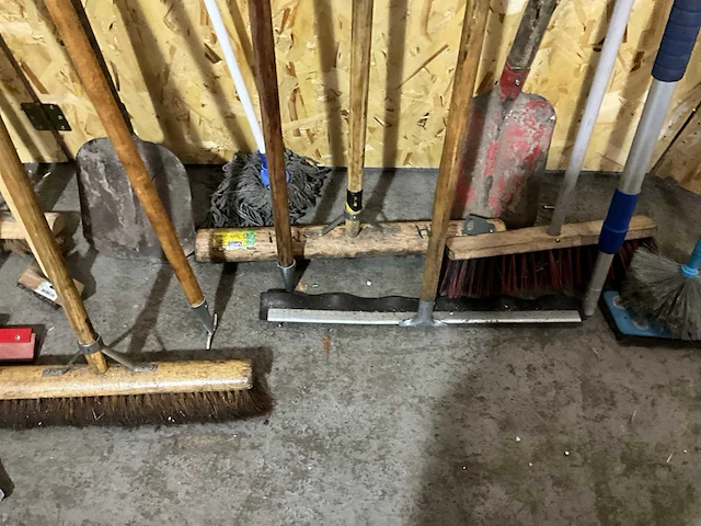 Diverse handgereedschappen - afbeelding 4 van  6