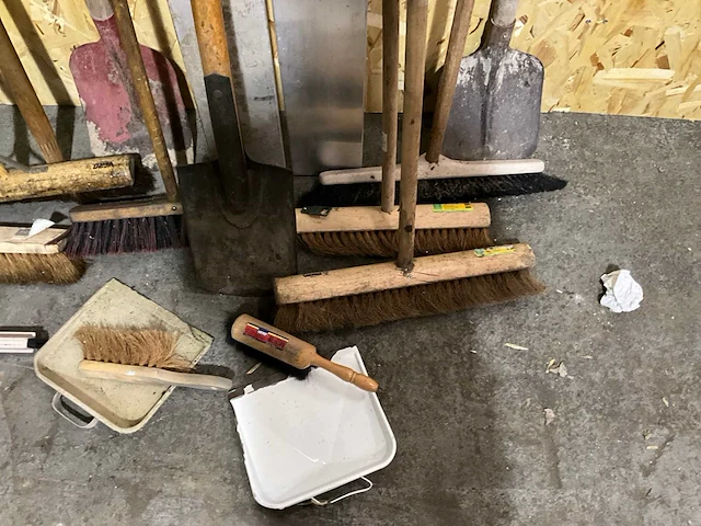 Diverse handgereedschappen - afbeelding 2 van  5