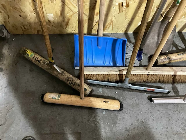 Diverse handgereedschappen - afbeelding 4 van  5