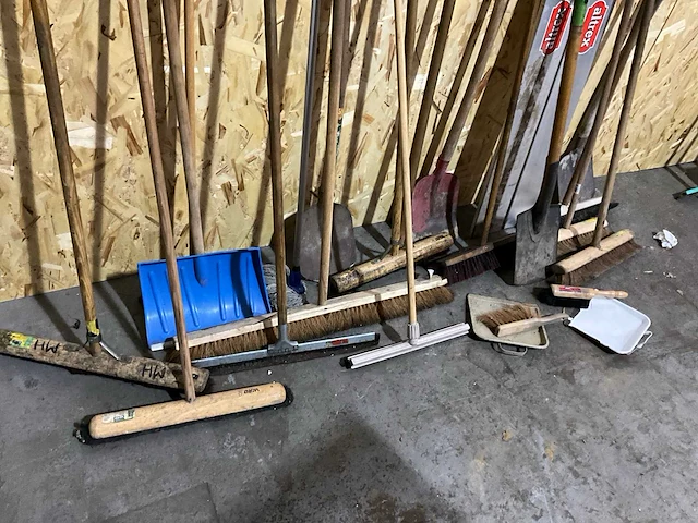 Diverse handgereedschappen - afbeelding 5 van  5