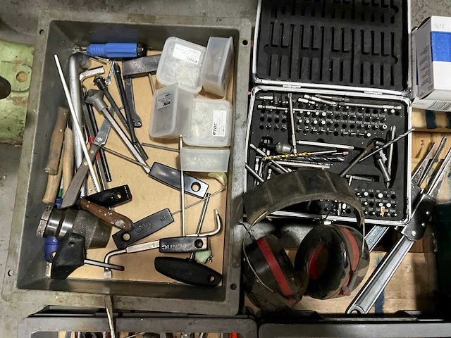 Diverse handgereedschappen - afbeelding 2 van  7