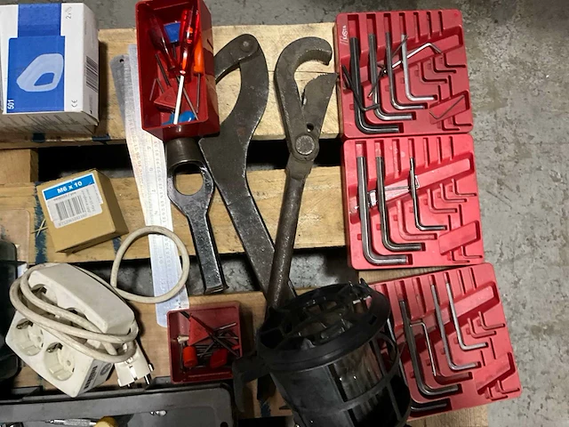 Diverse handgereedschappen - afbeelding 6 van  7