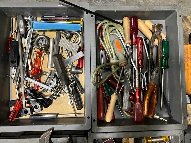 Diverse handgereedschappen - afbeelding 2 van  7