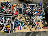 Diverse handgereedschappen - afbeelding 1 van  9
