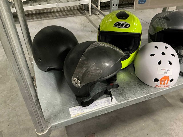 Diverse helmen (5x) - afbeelding 3 van  3
