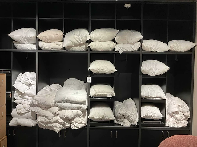 Diverse hoofdkussens en dekens - afbeelding 1 van  5