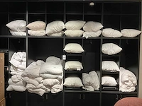 Diverse hoofdkussens en dekens - afbeelding 1 van  5