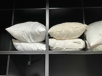 Diverse hoofdkussens en dekens - afbeelding 3 van  5
