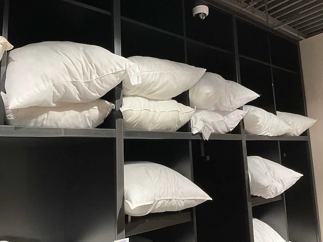 Diverse hoofdkussens en dekens - afbeelding 4 van  5