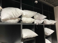 Diverse hoofdkussens en dekens - afbeelding 4 van  5