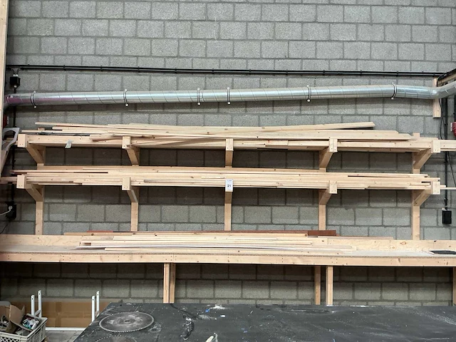 Diverse hout- en balken - afbeelding 1 van  10