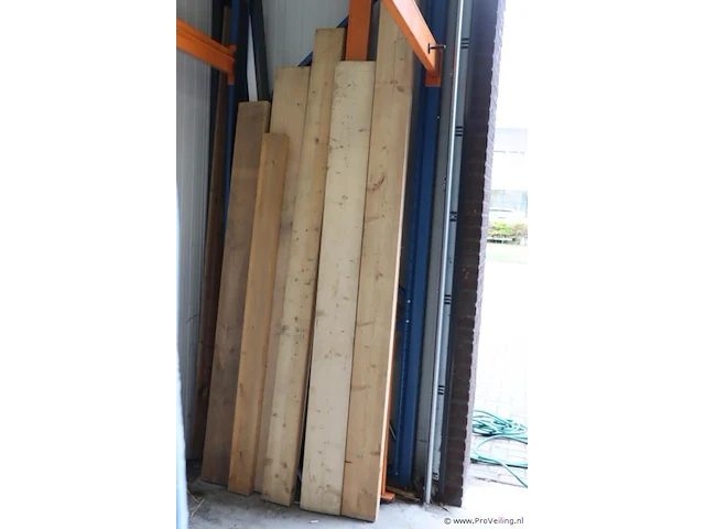 Diverse houten balken - afbeelding 1 van  3