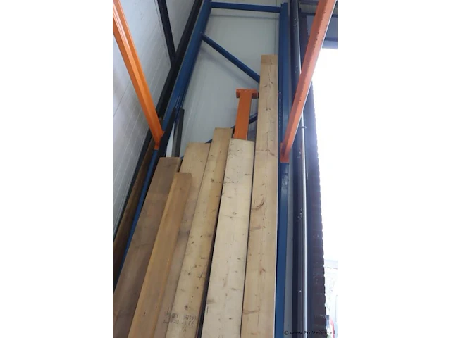 Diverse houten balken - afbeelding 3 van  3
