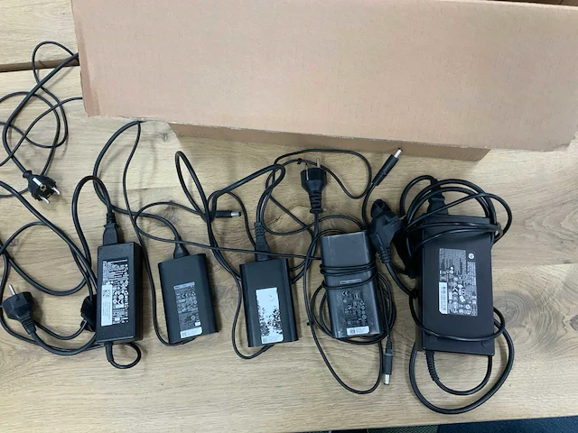 Diverse hp & dell stroom adapters (11x) - afbeelding 1 van  6