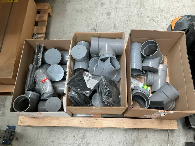 Diverse hulpstukken en bochten - afbeelding 1 van  4