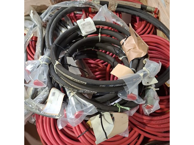 Diverse hydrauliek slangen - afbeelding 10 van  11