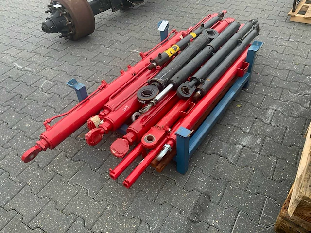 Diverse hydraulische cilinders voor schuitemaker (circa 12 stuks) - afbeelding 3 van  8