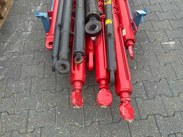 Diverse hydraulische cilinders voor schuitemaker (circa 12 stuks) - afbeelding 7 van  8