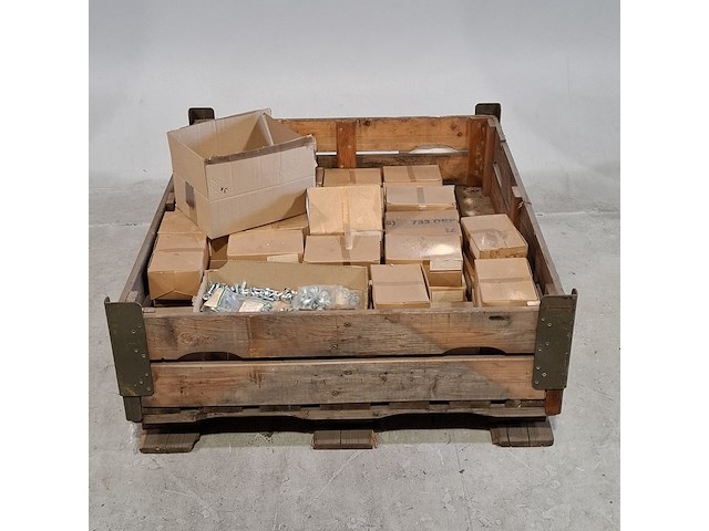 Diverse ijzerwaren en onderdelen - afbeelding 1 van  7